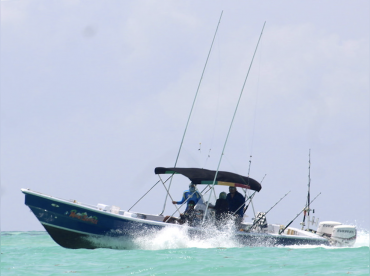 In 2 Deep Charters Belize – 30’ Custom Panga