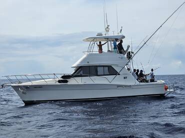 Azores Fishing Charter–Riviera 39 (41'/12,4m) thumbnail