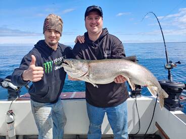 RED HOT FISHING ACTION ON LAKE ONTARIO!!