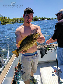TROPHY CLASS SMALLMOUTH BASS!