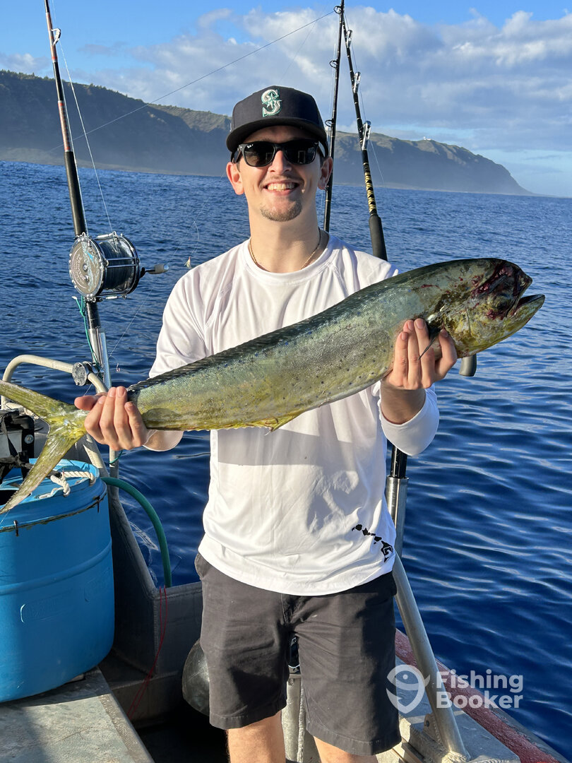 Smiles for miles live baiting mahi with the team.