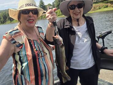 Myra and Suzy's exciting 2hrs on Lake Ta