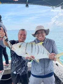 4kg golden travelly landed by my kaki!