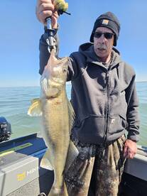 Slowwwww trollin giant walleye 