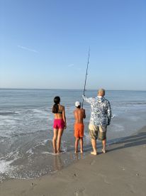 Lovely & busy early morning fishing from the shore!